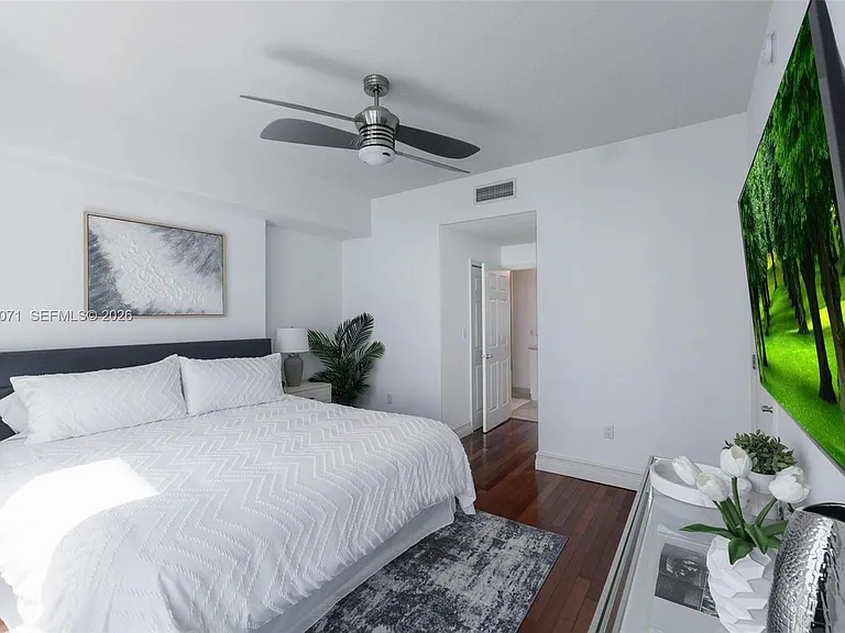 6515 Collins Ave #1405 — Photo 18