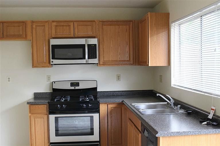 1st image of 484 Serento Cir