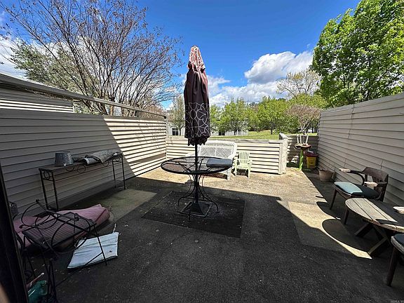 3rd image of 135 Hillview Dr APT 115
