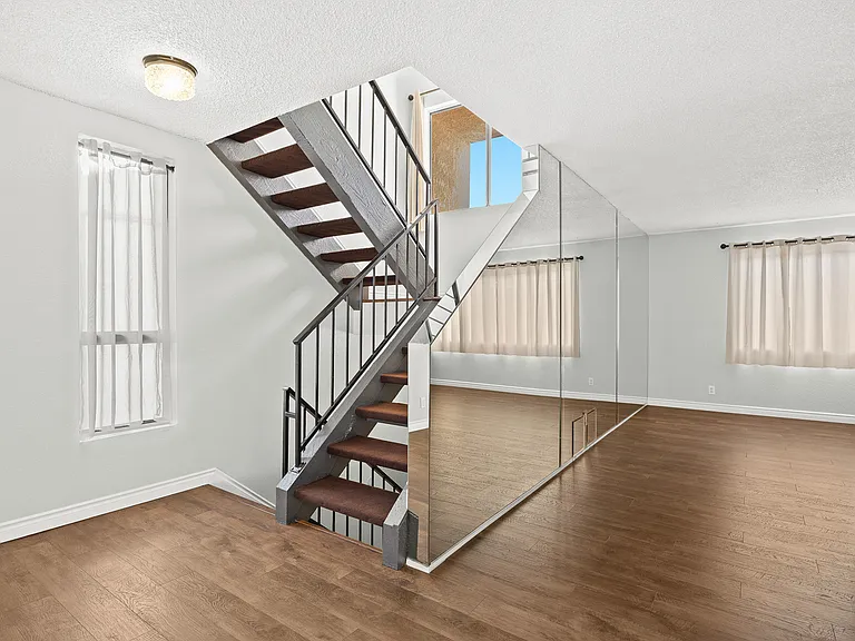 1040 S Garfield Ave — Photo 13