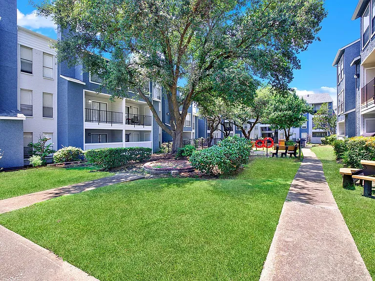 Seacrest Apartments — Photo 25