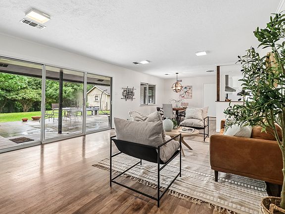3rd image of 10255 Timber Trail Dr
