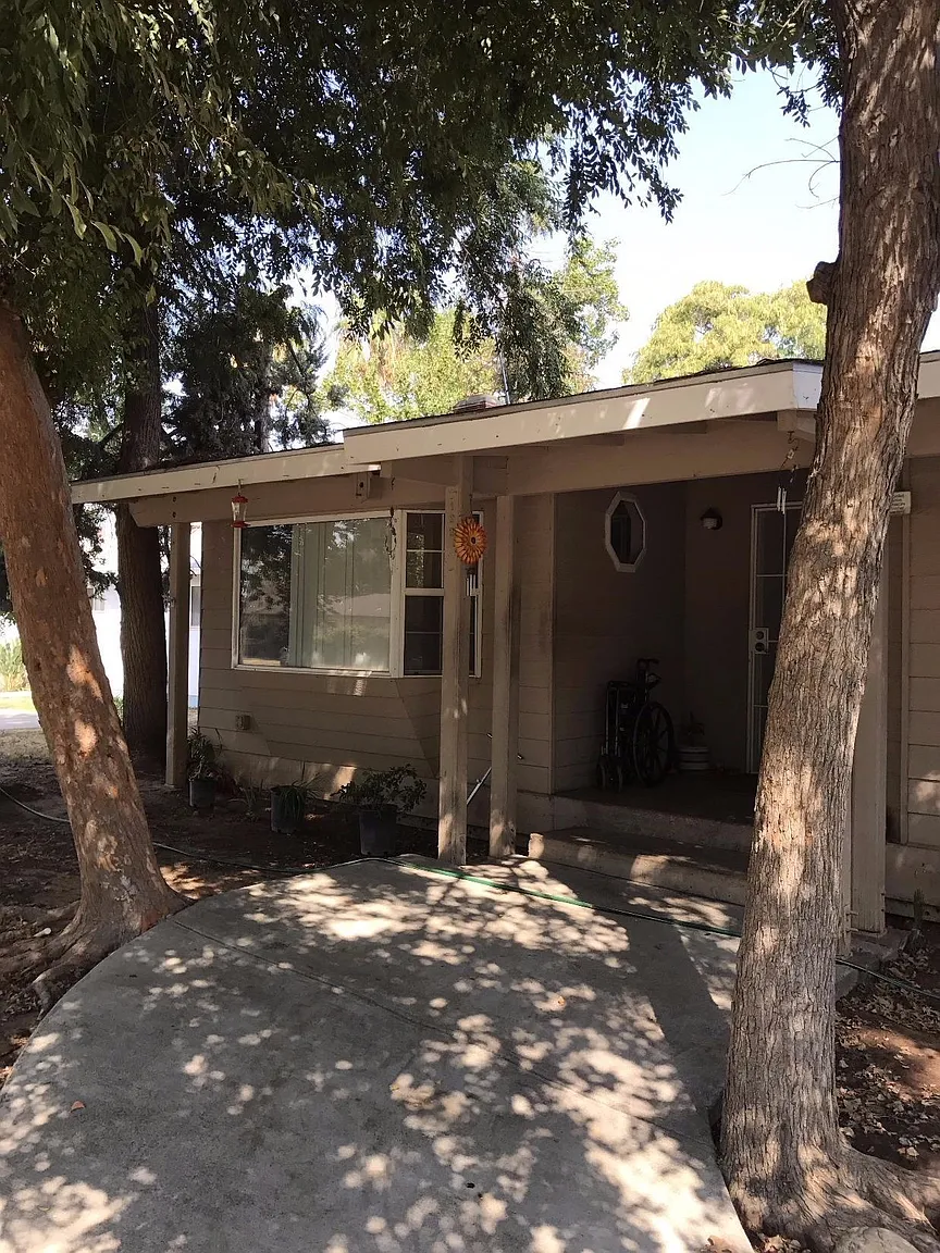 122 W Palo Alto Ave photo 1