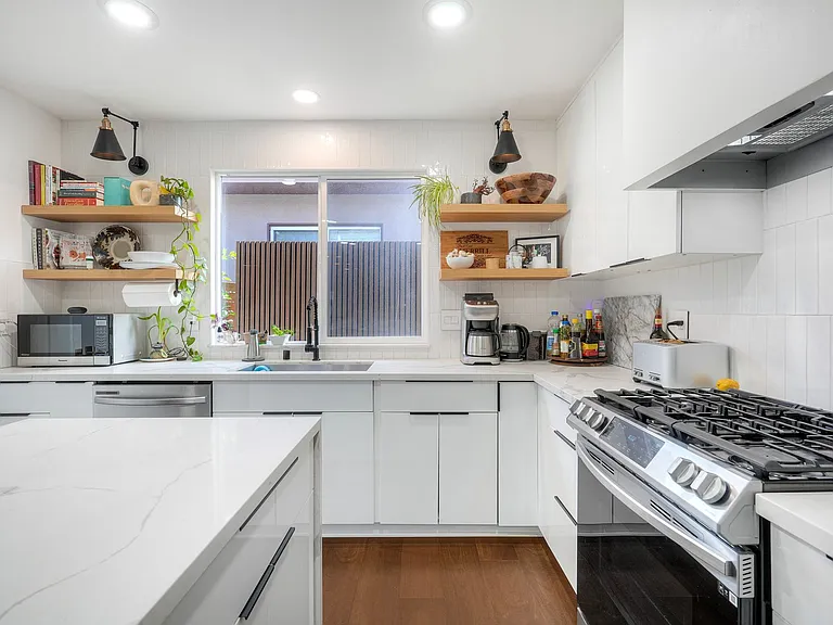 17 W Avenida Cornelio — Photo 11
