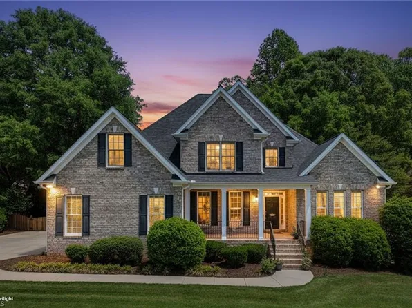 1827 Crossroads Dr, Greensboro, NC 27455