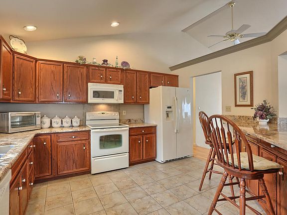 2nd image of 1823 Janet Ave