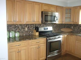 1640 Holbrook St, Oakhurst, NJ