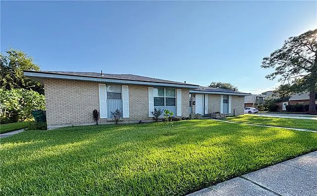 2 bed, 1.0 bath, 680 sqft, $1,300 — Photo 2
