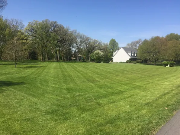 35 Oak Creek Dr, Yorkville, IL 60560