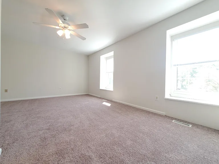 15582 Northgate Dr — Photo 33