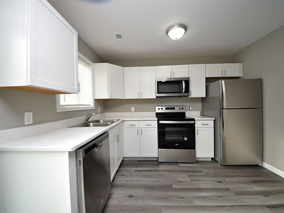 4th image of 1056 Arlington Way