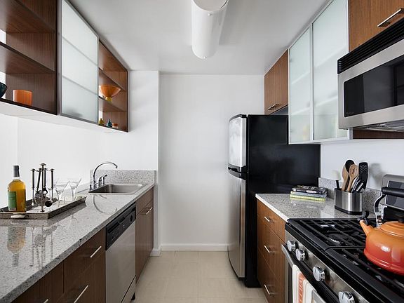 4th image of 535 W 23rd St #Sj4