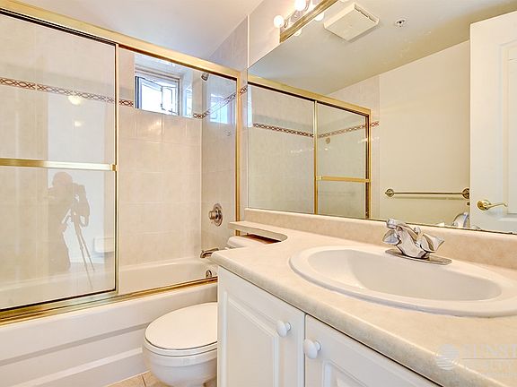 5th image of 5860 Dover Cres