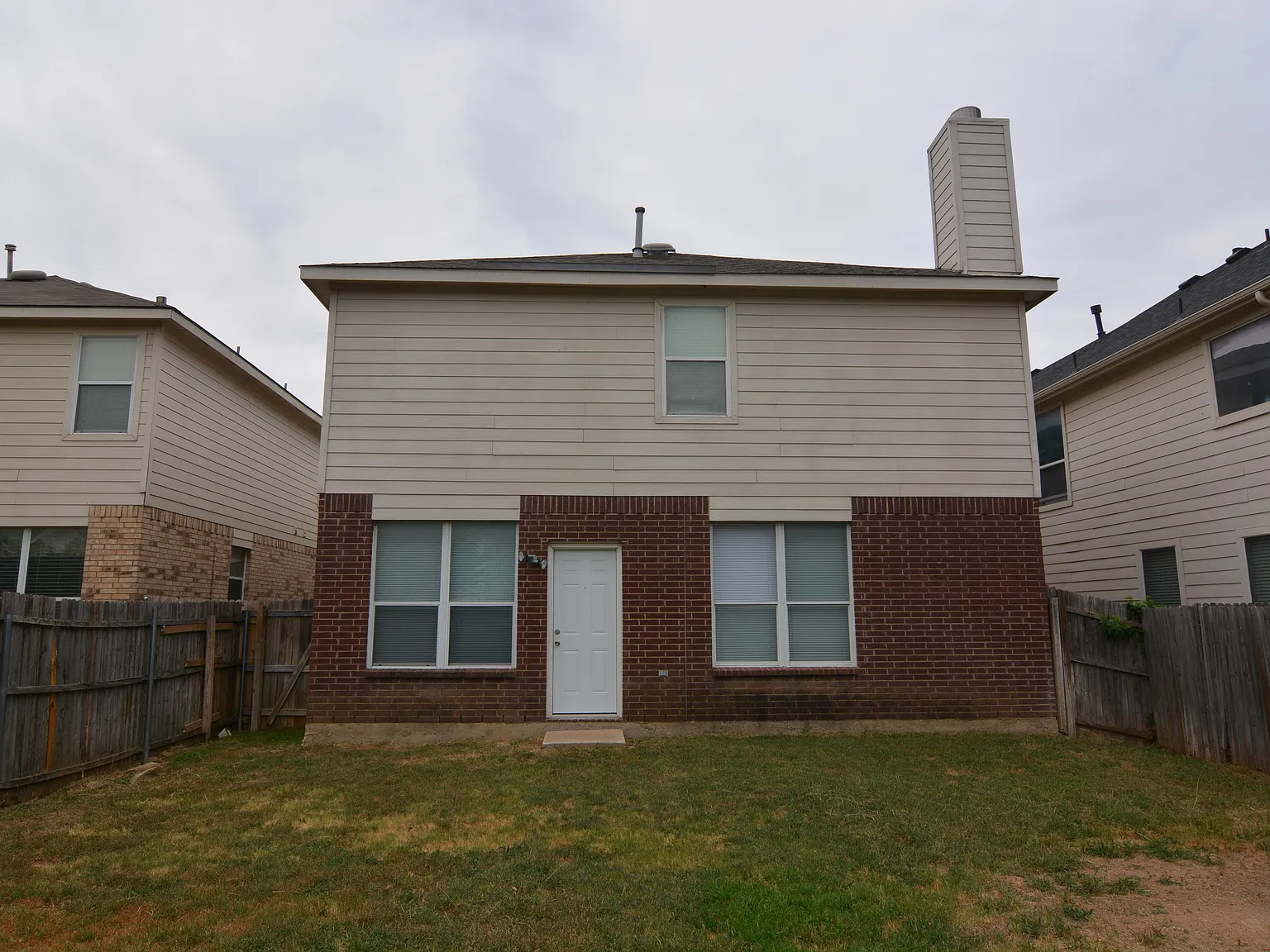 4 bed, 2000 sqft, $1,995 — Photo 3