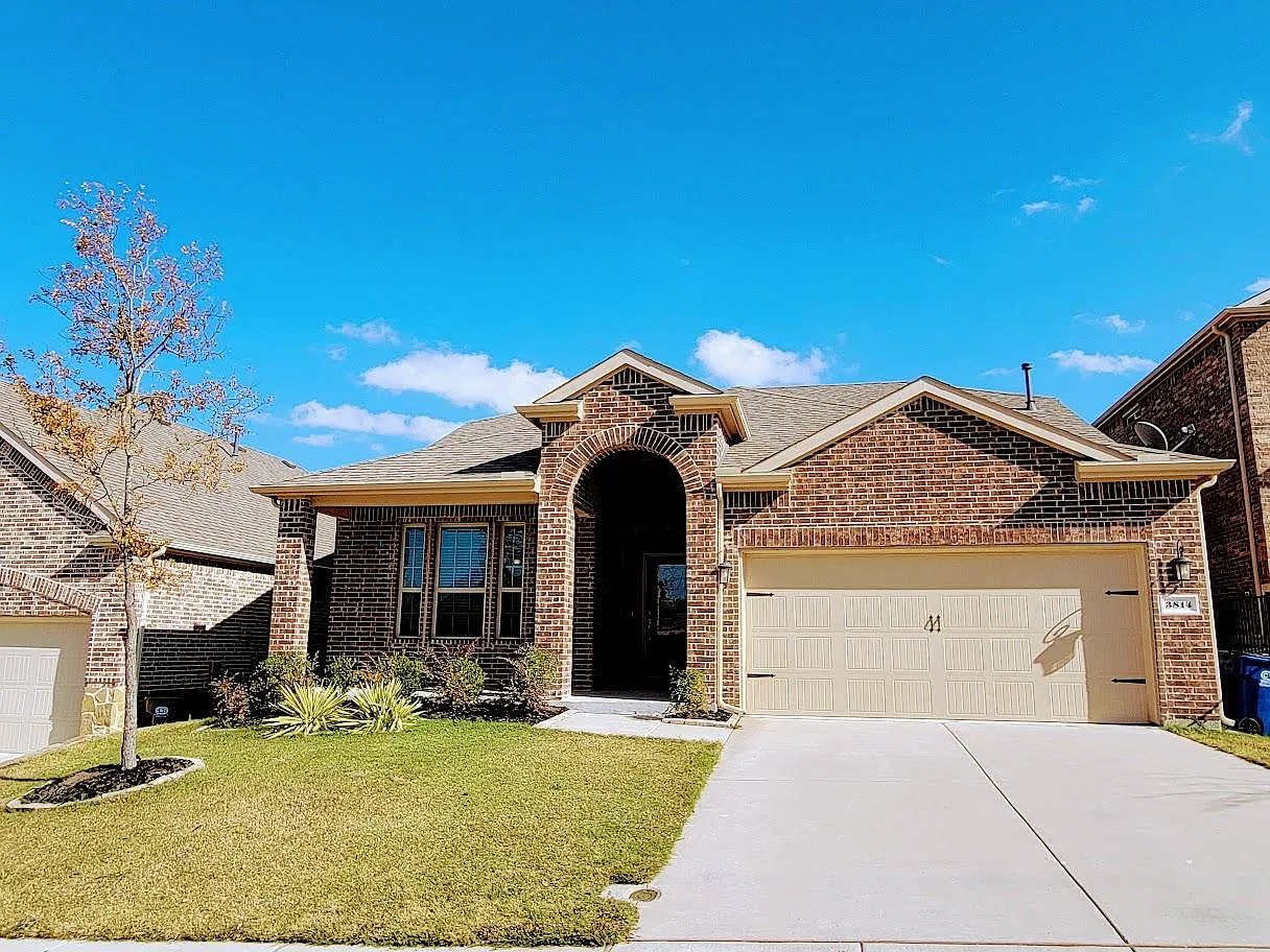 4 bed, 2540 sqft, $2,350 — Photo 2