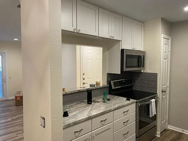 1880 White Oak Dr — Photo 6