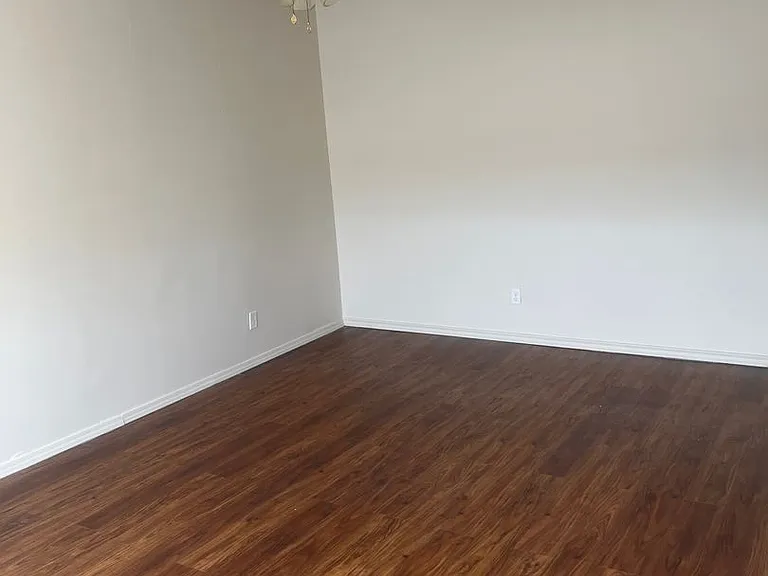 3120 Oak Ln — Photo 4