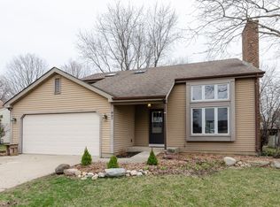 927 Hawthorne Dr, Crystal Lake, IL 60014