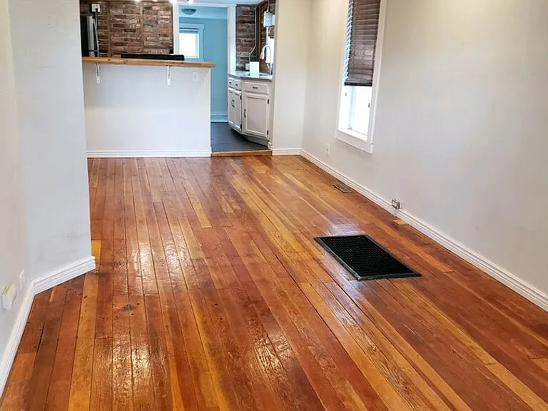 5044 N Lincoln St — Photo 2