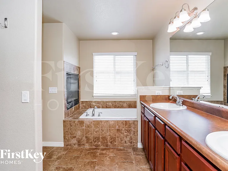 7724 Landover Ln — Photo 9