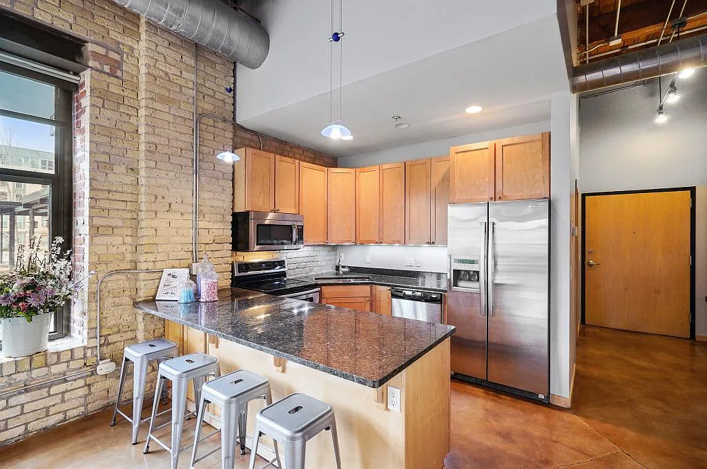 Building Photo - 607 Washington Ave S #101