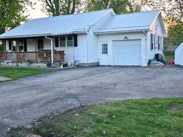 300 N Missouri St, Shelbina, MO 63468