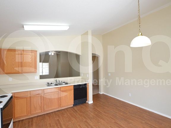 4th image of 10039 E Crescent Ave