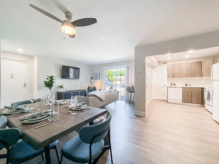 550 S Dupont Pkwy — Photo 8