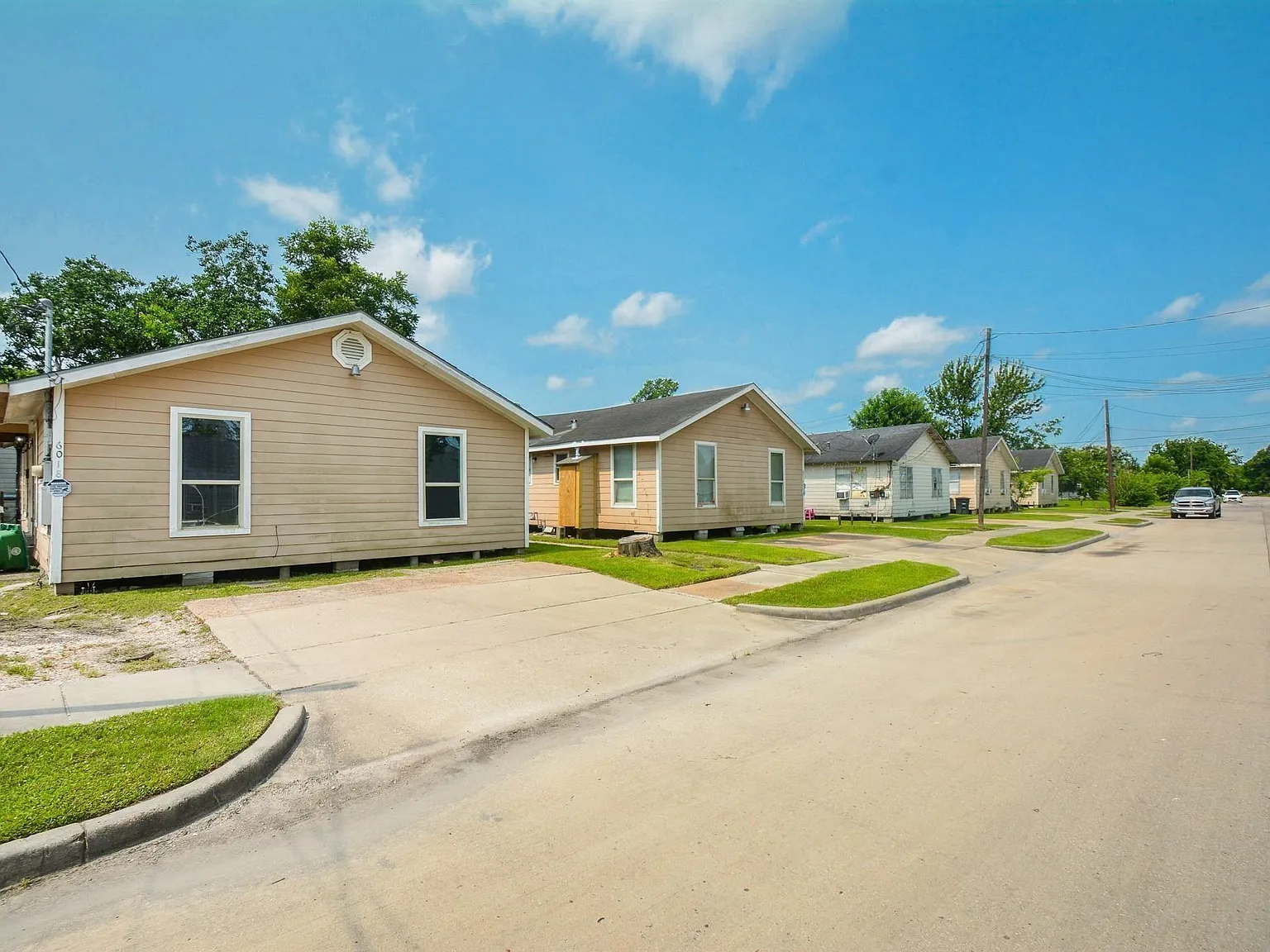 2 bed, 1.0 bath, 700 sqft, $795 — Photo 1