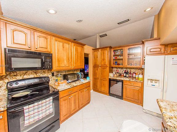 5th image of 11062 NW 15th St