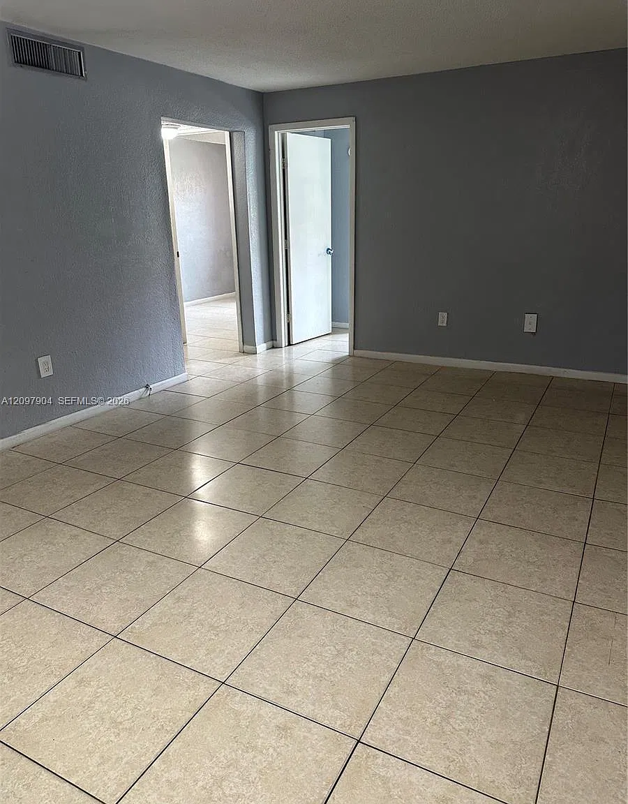 Kings Castle Condo — Photo 4