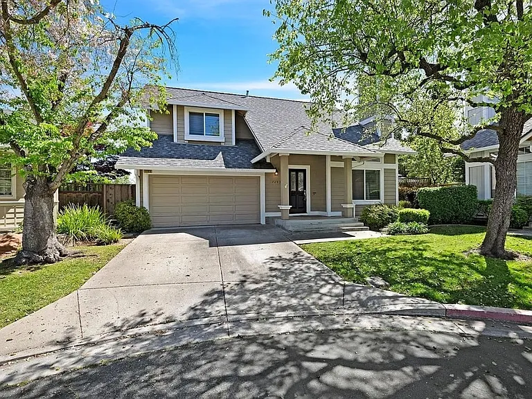 7293 Valley Trails Dr — Photo 1