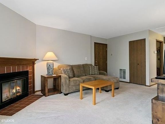 3rd image of 341 Newport Ln APT C2