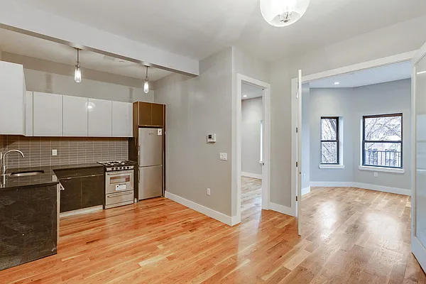 Rented by Space Link Realty | media 43