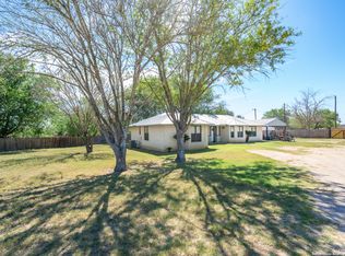 8013 County Road 128, Floresville, TX 78114
