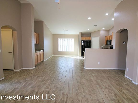 5th image of 1085 E Harold Dr