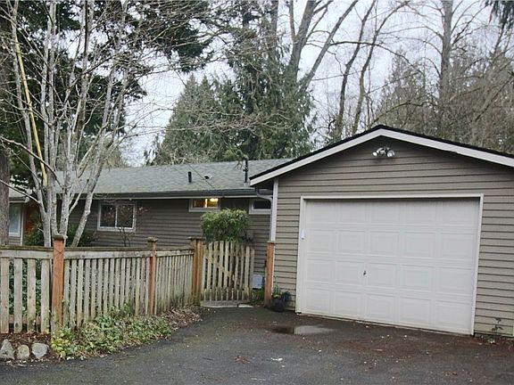 2nd image of 19017 Lago Pl NE