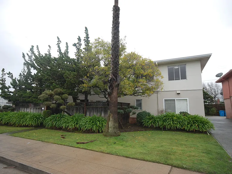 516 E. Hillsdale Ct. — Photo 2