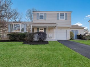 5928 Griscomb Dr, Bensalem, PA 19020