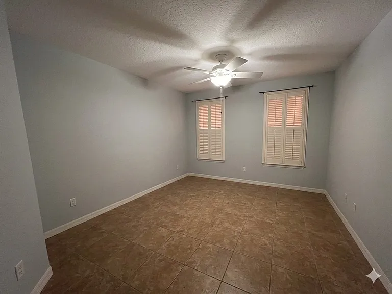 Master Bedroom w/o shutters-2" window blinds