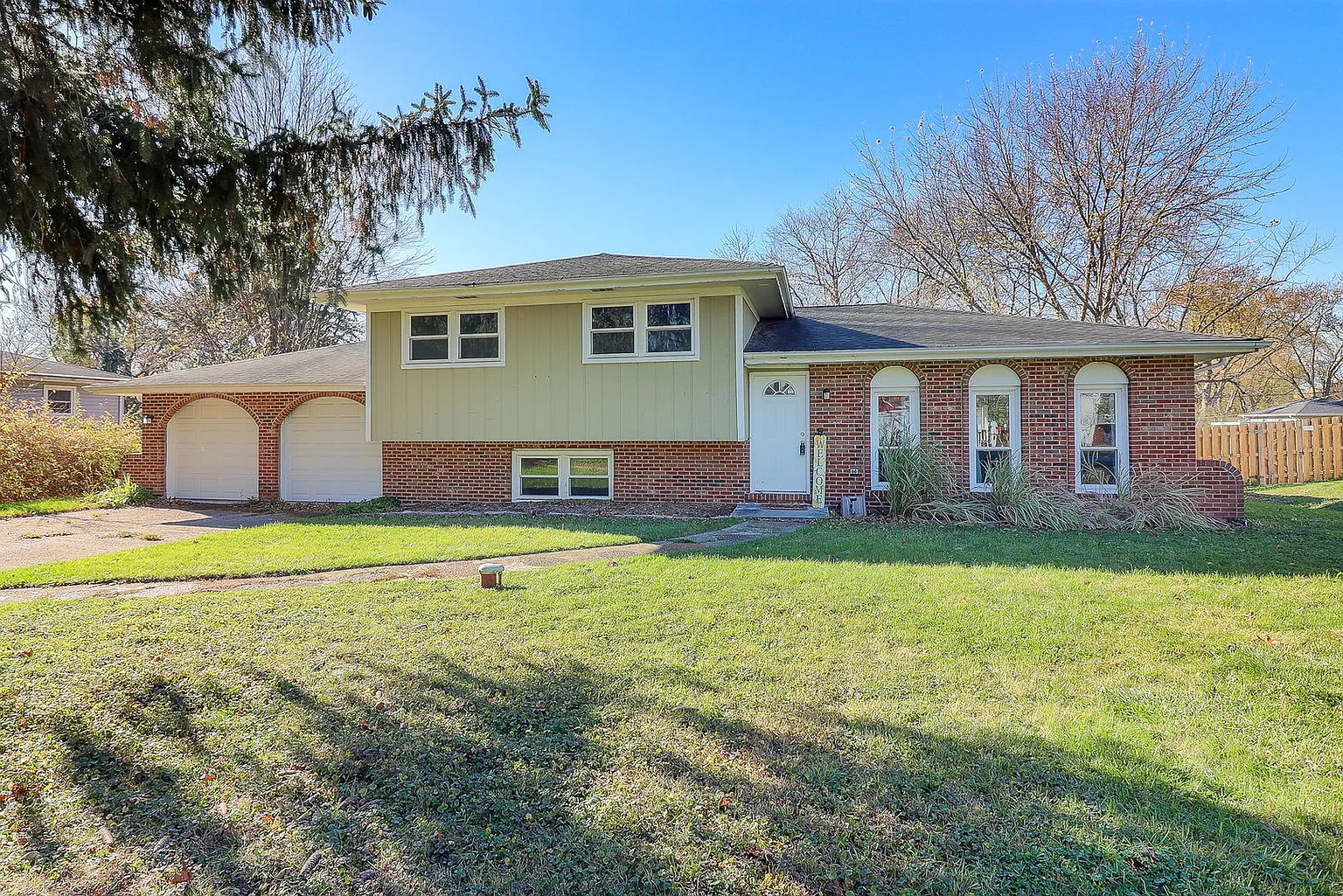 4N250 Locust Ave photo 1