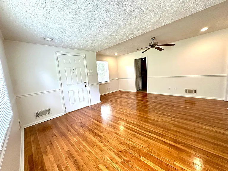533 Inwood Dr — Photo 12