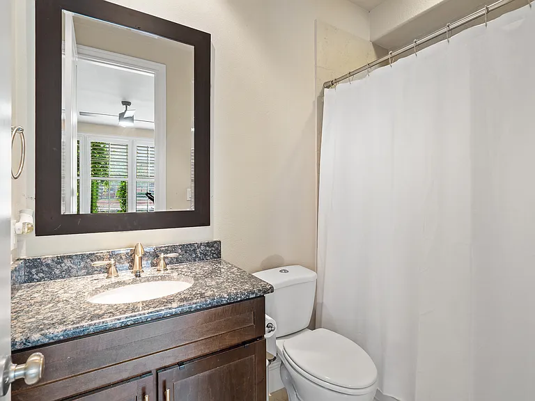 675 S Cesar Chavez Blvd — Photo 10