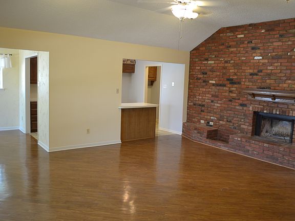 5th image of 923 Estates Dr