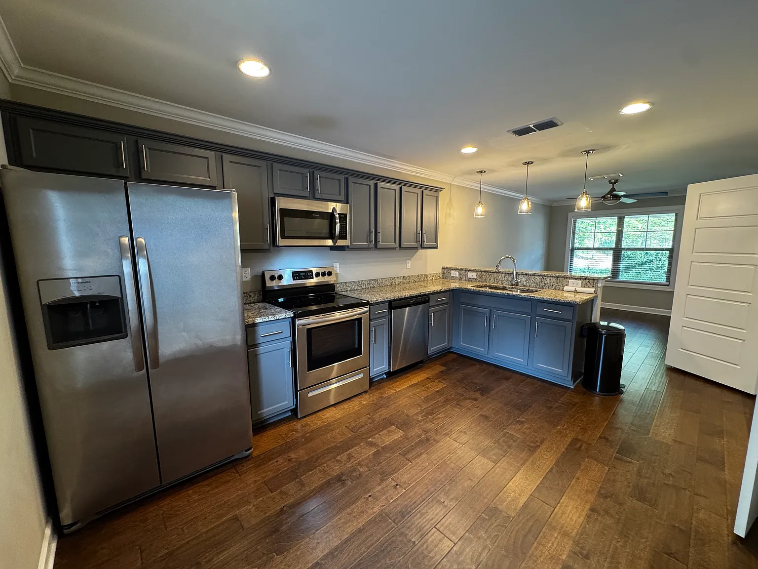 2 bed, 1.5 bath, 941 sqft, $1,650 — Photo 4
