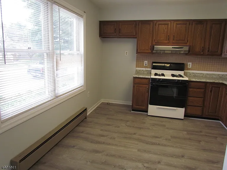 112 S 12th Ave — Photo 3