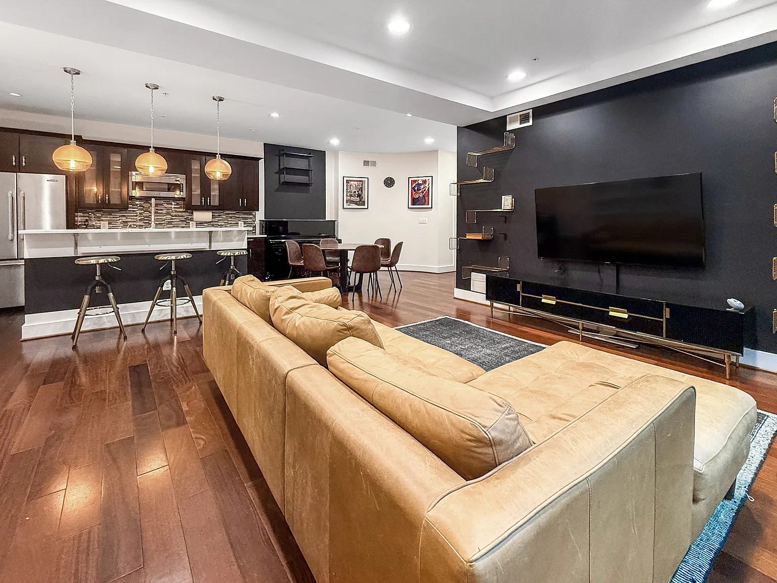 3 bed, 1267 sqft, $4,950 — Photo 1