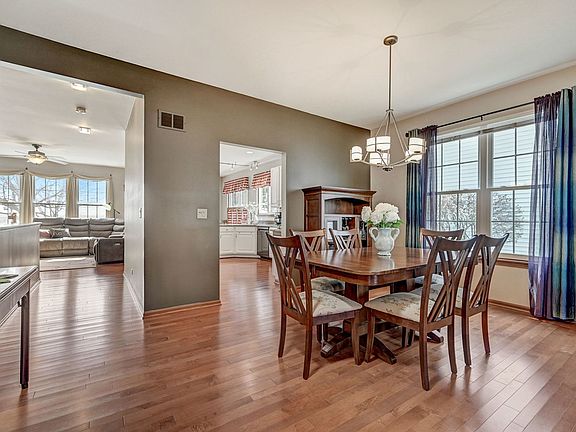 5th image of 421 Enfield Ln