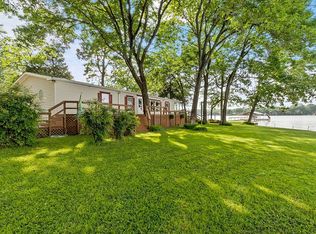 210 W Bay Cir, Mabank, TX 75156
