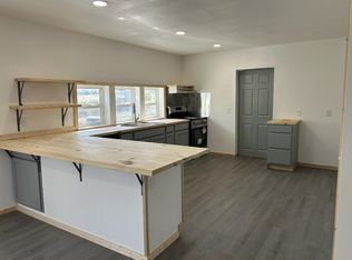 690 Autumnwood Rd, Ash Flat, AR 72513